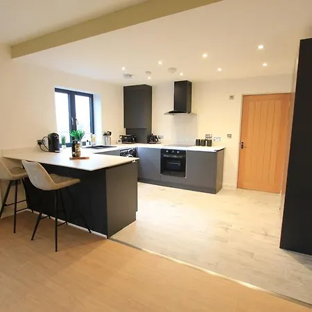Cabot Mews 8 Apartment *
