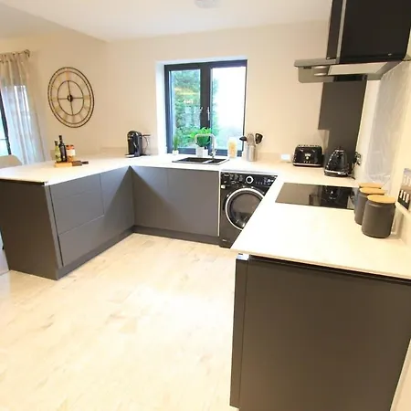 Cabot Mews 8 Apartman