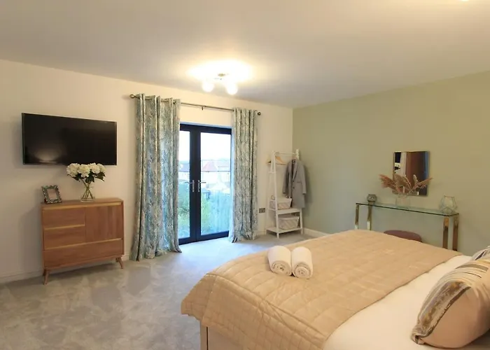 Cabot Mews 8 * Bristol